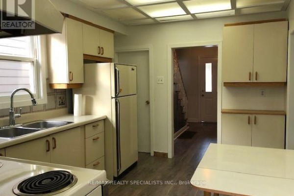 Dining room - 52a Rockcliffe Boulevard, Toronto, ON M6N4R5 Photo 3
