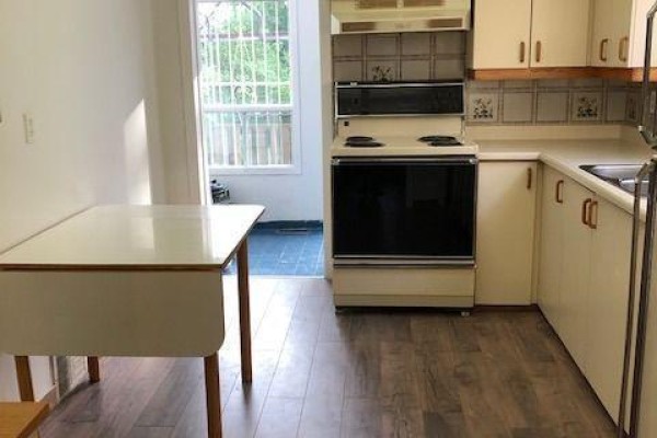 Mud room - 52a Rockcliffe Boulevard, Toronto, ON M6N4R5 Photo 4