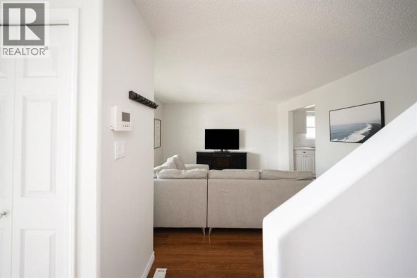 Living room - 53, 100 St.laurent Way, Fort Mcmurray, AB T9K2R4 Photo 3