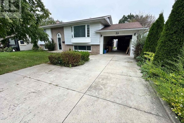 53 Bloomfield Avenue, St  Catharines, ON L2P1X2 Photo 2