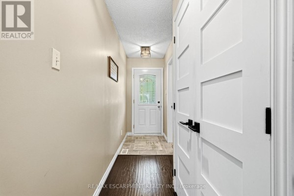 Bedroom 2 - 53 Bryna Avenue S, Hamilton, ON L9A4W9 Photo 4