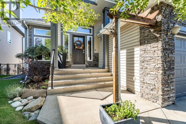 Kitchen - 53 Crystal Green Drive, Okotoks, AB T1S2N7 Photo 2
