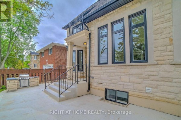 53 Eaglewood Boulevard, Mississauga, ON L5G1V6 Photo 3