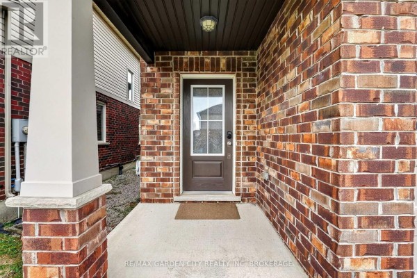Kitchen - 53 Elderberry Road, Thorold, ON L2V0E7 Photo 3
