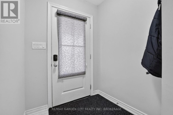 Dining room - 53 Elderberry Road, Thorold, ON L2V0E7 Photo 4