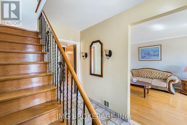 Primary Bedroom - 53 Foxrun Avenue, Toronto, ON M3L1L9 Photo 5
