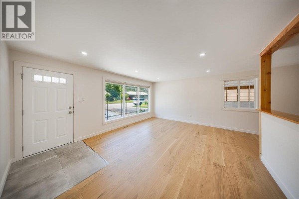 Living room - 53 Hazlewood Drive, Trail, BC V1R1G1 Photo 4