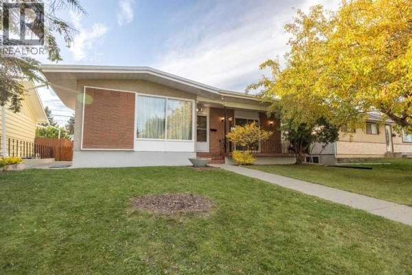 Family room - 53 Kentish Drive Sw, Calgary, AB T2V2L4 Photo 2