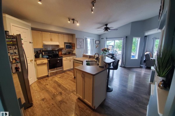 Kitchen - 53 Langley, Spruce Grove, AB T7X4A4 Photo 2