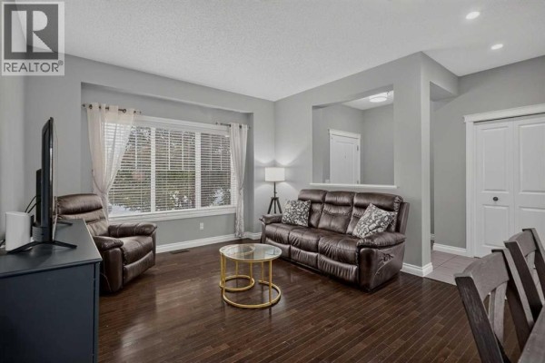 Living room - 53 Mahogany Point Se, Calgary, AB T3M0T2 Photo 2