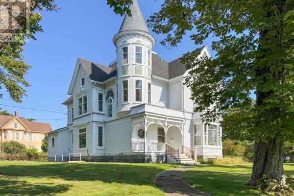 53 Park Street, Yarmouth, NS, photo 2