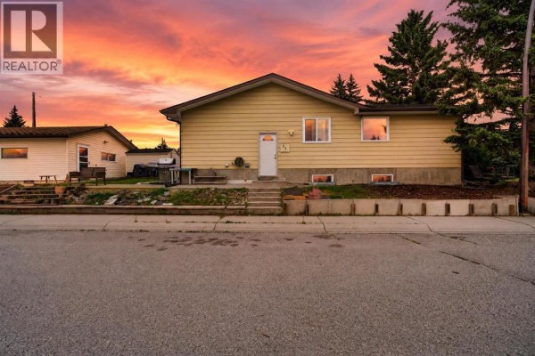 Bedroom - 53 Queen Isabella Close Se, Calgary, AB T2J3R2 Photo 2