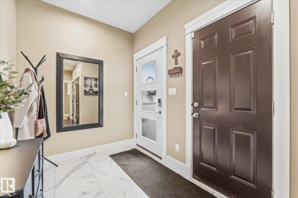 Family room - 53 Ridgeview Cl, Fort Saskatchewan, AB T8L0S2 Photo 4