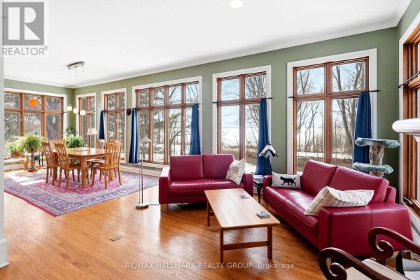 Sitting room - 53 Scrivens Street, Ottawa, ON K2B8M6 Photo 3