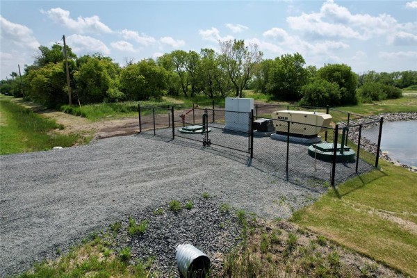 53 Sunset Drive, New Bothwell, MB R0A1C0 Photo 2