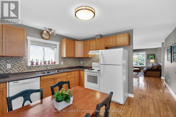 Kitchen - 53 Therrien Court, Penetanguishene, ON L9M1P6 Photo 5