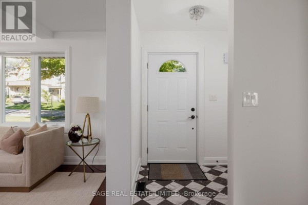 Dining room - 53 Wilgar Road, Toronto, ON M8X1J8 Photo 2
