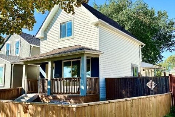 530 4th Street, Brandon, MB R7A3H4 Photo 2