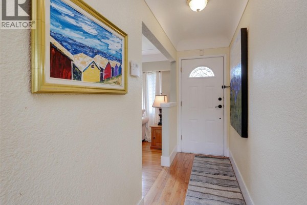 Bedroom - 530 Dumeresq St, Saanich, BC V8Z1X2 Photo 2