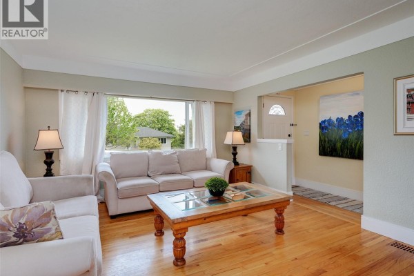 Laundry room - 530 Dumeresq St, Saanich, BC V8Z1X2 Photo 3