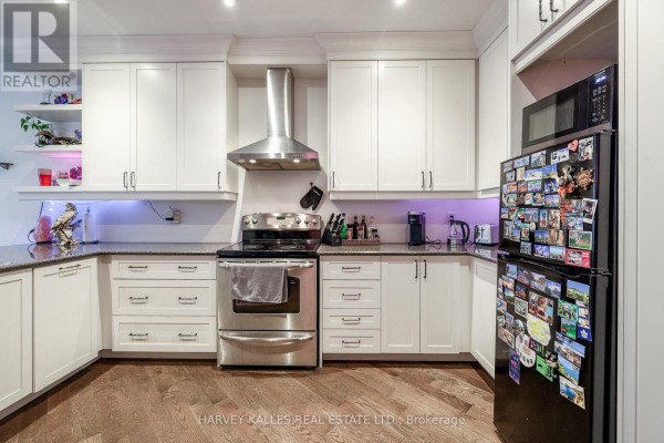 Kitchen - 530 Richmond Street W, Toronto, ON M5V1Y4 Photo 4