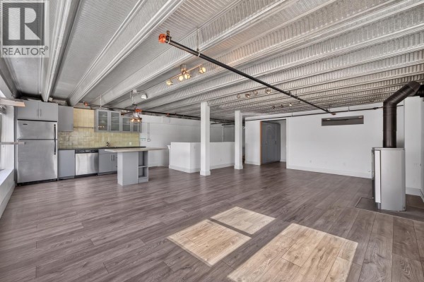 530 Vernon Drive, Vancouver, BC V6A4L1 Photo 4