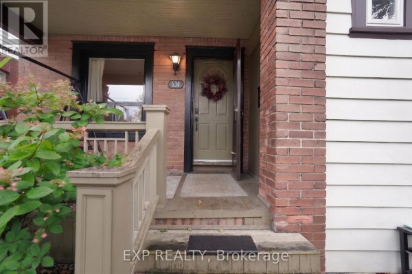 Dining room - 530 Victoria Park Avenue, Toronto, ON M4E3T4 Photo 2