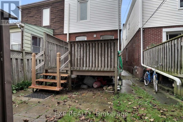 Primary Bedroom - 530 Victoria Park Avenue, Toronto, ON M4E3T4 Photo 4