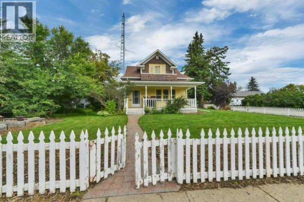 Dining room - 5301 50 Street, Bentley, AB T0C0J0 Photo 2