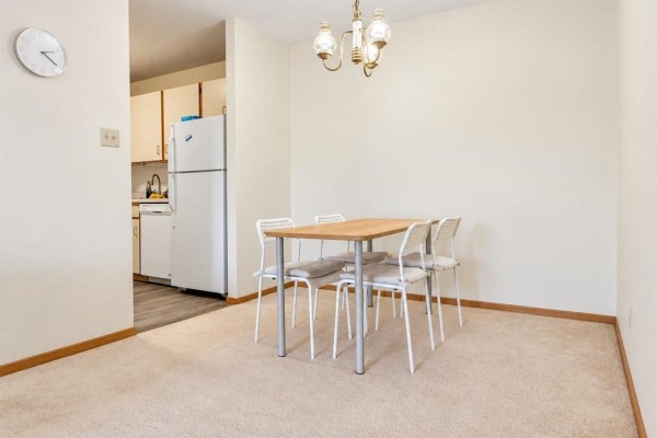 Dining room - 5303 130 Plaza Drive, Winnipeg, MB R3T5K8 Photo 2