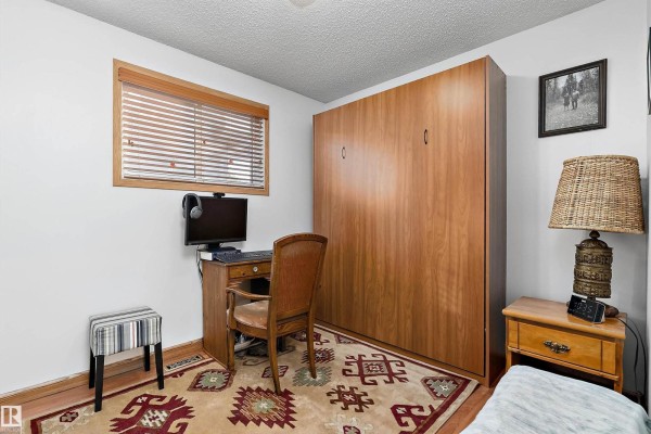 Den - 5310 18a Av Nw, Edmonton, AB T6L1J8 Photo 4