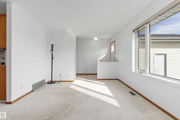Kitchen - 5310 60, Camrose, AB T4V4L2 Photo 3