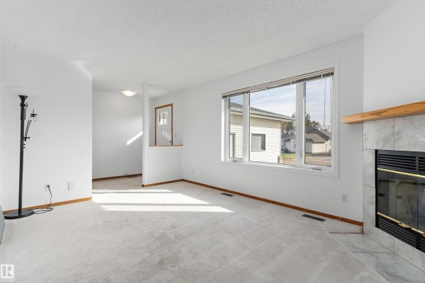 Family room - 5310 60, Camrose, AB T4V4L2 Photo 4