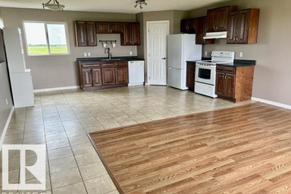 Family room - 531061 Rr183, Rural Lamont County, AB T0B3H0 Photo 4