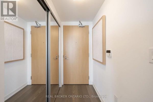 5311 - 11 Wellesley Street W, Toronto, ON, photo 2