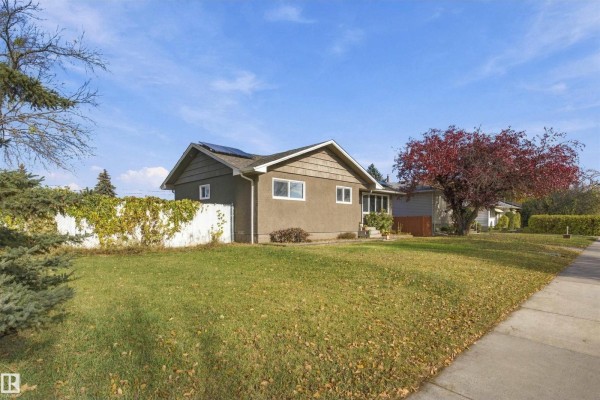 Family room - 5312 101 Av Nw, Edmonton, AB T6A0G8 Photo 4