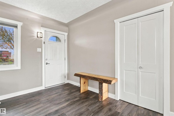 Primary Bedroom - 5312 101 Av Nw, Edmonton, AB T6A0G8 Photo 5