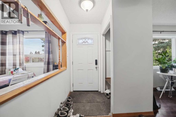 Eat in kitchen - 5313 50 Street, Olds, AB T4H1H6 Photo 2