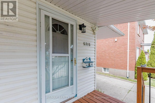 Dining room - 5315 Ontario Avenue, Niagara Falls, ON L2E3R7 Photo 3