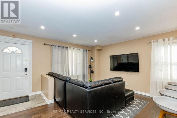 Bedroom - 5315 Ontario Avenue, Niagara Falls, ON L2E3R7 Photo 4