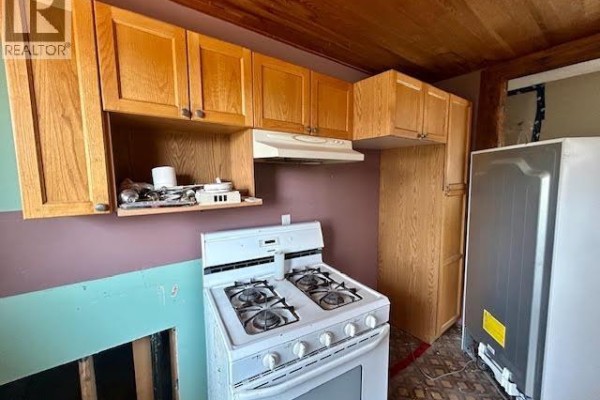 Kitchen - 5315 Tamarack Crescent, Fort Nelson, BC V0C1R0 Photo 3