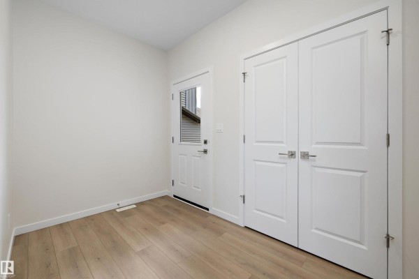 Kitchen - 5317 Hawthorn Cl Sw, Edmonton, AB T6X2Y7 Photo 3