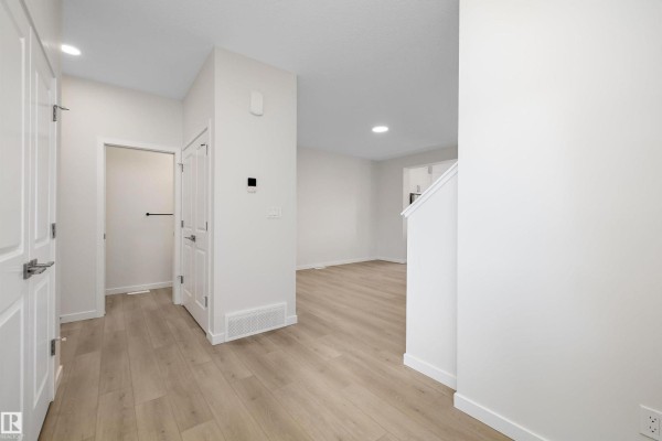 Primary Bedroom - 5317 Hawthorn Cl Sw, Edmonton, AB T6X2Y7 Photo 4
