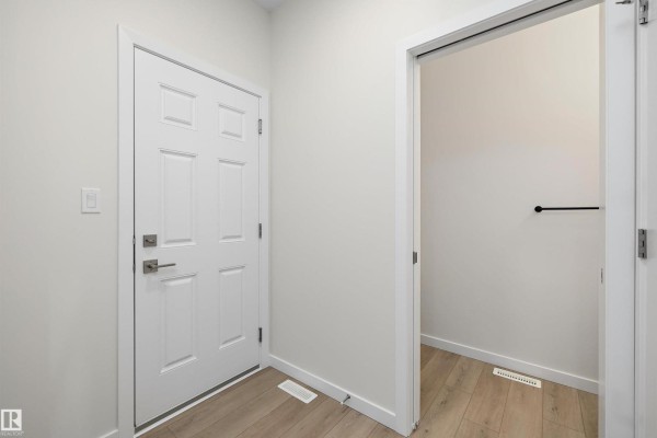 Bedroom 2 - 5317 Hawthorn Cl Sw, Edmonton, AB T6X2Y7 Photo 5