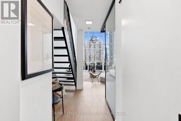 532 - 5 Hanna Avenue, Toronto, ON, photo 2