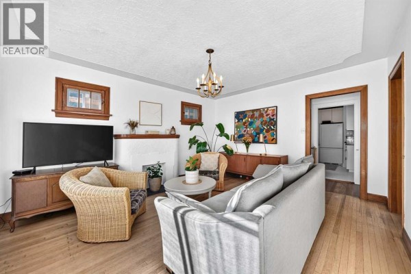 4pc Bathroom - 532 18 Avenue Nw, Calgary, AB T2M0T6 Photo 3