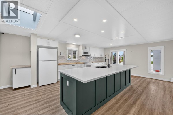 5pc Ensuite bath - 532 Guildford Court, Coldstream, BC V1B2E3 Photo 5