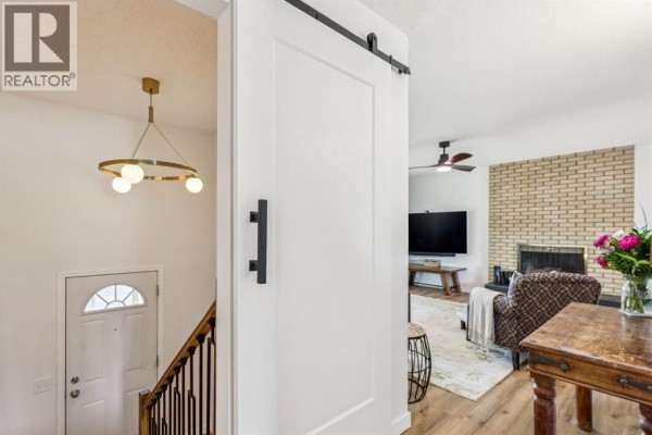 Bedroom - 532 Queensland Circle Se, Calgary, AB T2J4P9 Photo 3