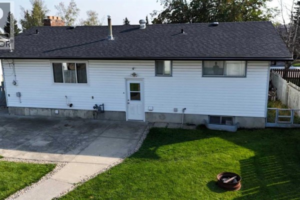 Kitchen - 5320 12 Avenue, Edson, AB T7E1J8 Photo 5