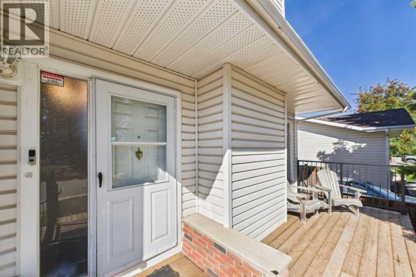 Primary Bedroom - 5328 Aspen Drive, Blackfalds, AB T0M0J0 Photo 3